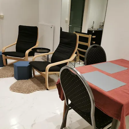 Appartamento Backpackers Gelijkvloers-studio-slaapkamer-eetkamer-keuken 1 Ruimte-badkamer En-suite Ostenda