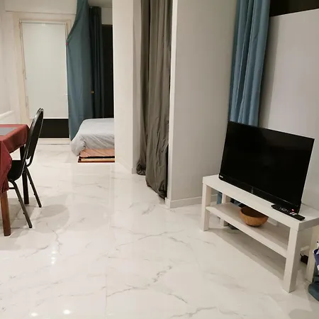 Backpackers Gelijkvloers-studio-slaapkamer-eetkamer-keuken 1 Ruimte-badkamer En-suite Ostenda