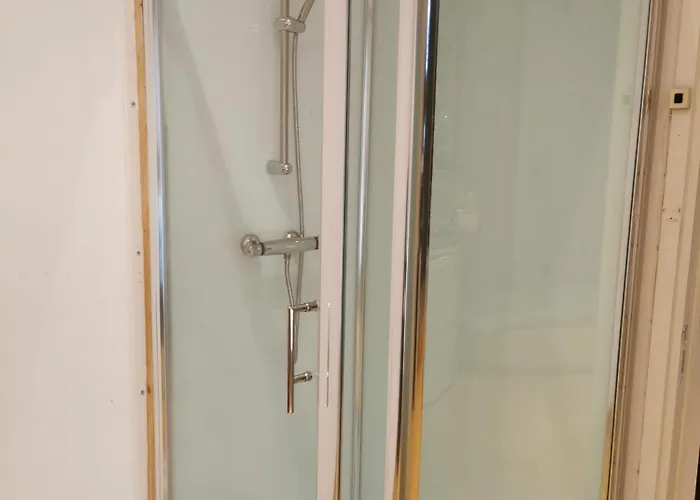 Backpackers Gelijkvloers-studio-slaapkamer-eetkamer-keuken 1 Ruimte-badkamer En-suite Apartment