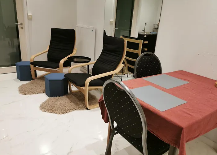 Apartment Backpackers Gelijkvloers-studio-slaapkamer-eetkamer-keuken 1 Ruimte-badkamer En-suite Ostend