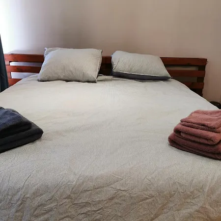 Backpackers Gelijkvloers-studio-slaapkamer-eetkamer-keuken 1 Ruimte-badkamer En-suite Ostenda
