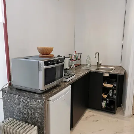 Appartamento Backpackers Gelijkvloers-studio-slaapkamer-eetkamer-keuken 1 Ruimte-badkamer En-suite